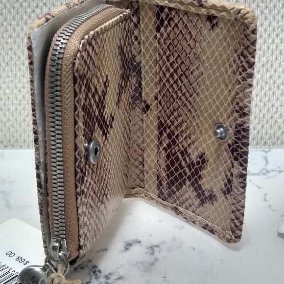 HOBO Dart Card and Coin Leather Wallet - Picture 13 of 16